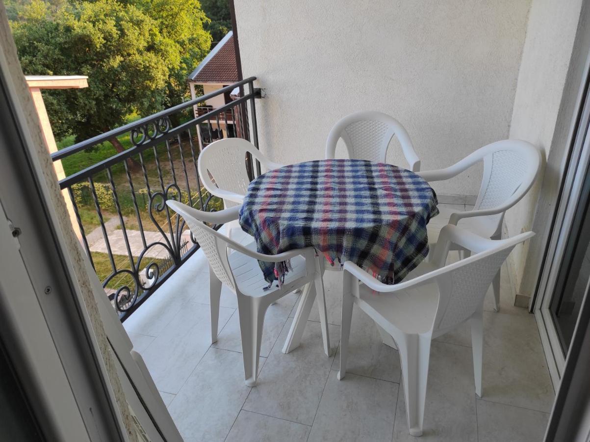 Apartment Perutovic Sutomore Exterior foto