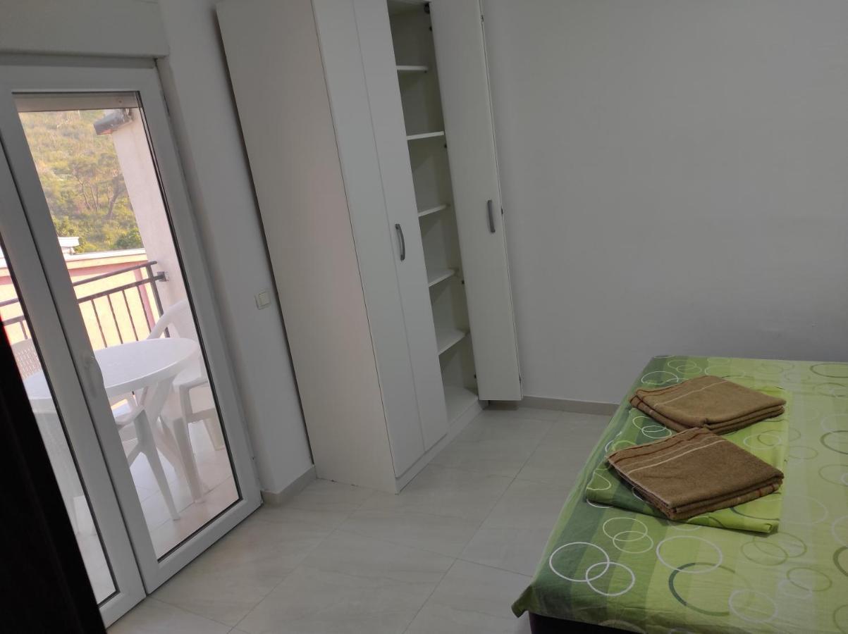 Apartment Perutovic Sutomore Exterior foto