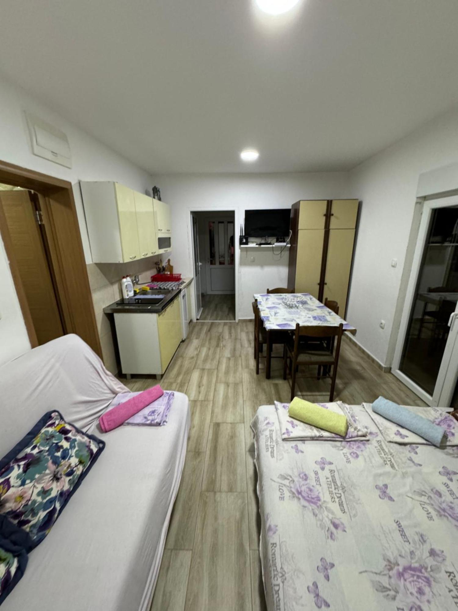 Apartment Perutovic Sutomore Exterior foto