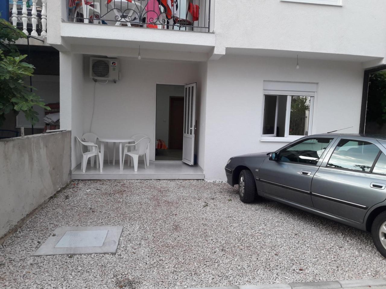Apartment Perutovic Sutomore Exterior foto